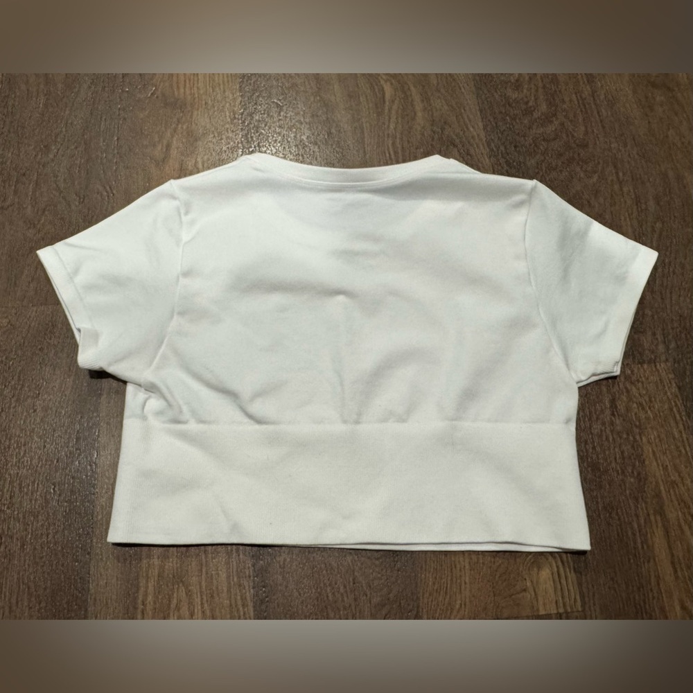 Aerie Offline Sidewalk Seamless Cropped T-Shirt Size Large White - Picture 3 of 6